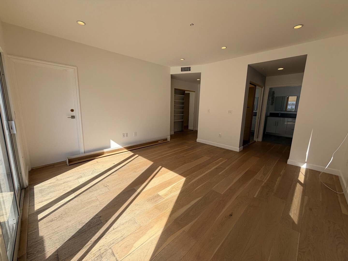 Building Photo - 1247 Barry Ave