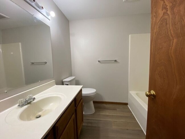 Building Photo - $1,750 | 3 Bedroom, 2 Bathroom DUPLEX | NO...