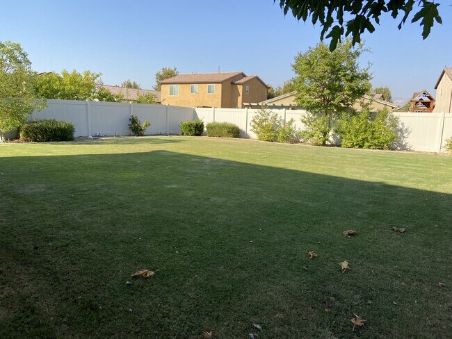 Building Photo - 5611 Artesano Ct