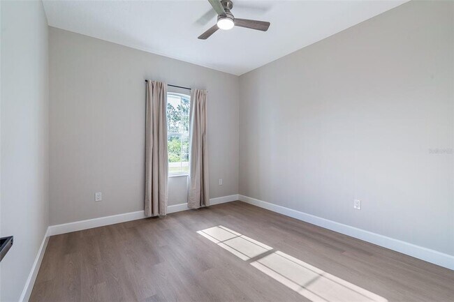 Building Photo - 32 Roxton Ln