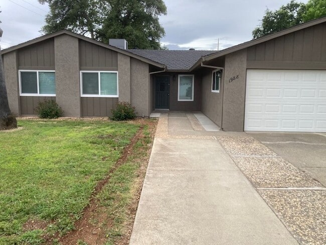 Building Photo - Newly Updated 3 Bdrm 2 Bath House Near Schools and Shopping, Corner of Shasta Pines and Mistletoe