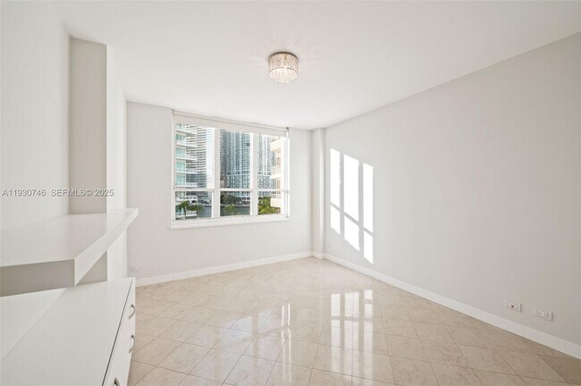 Building Photo - 888 Brickell Key Dr
