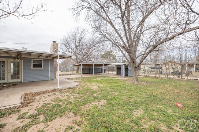 Building Photo - 2902 Bennett Dr