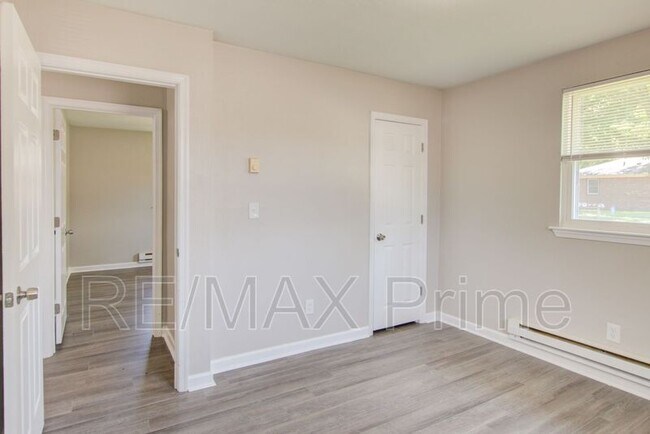 Building Photo - 7919 Thompson Rd