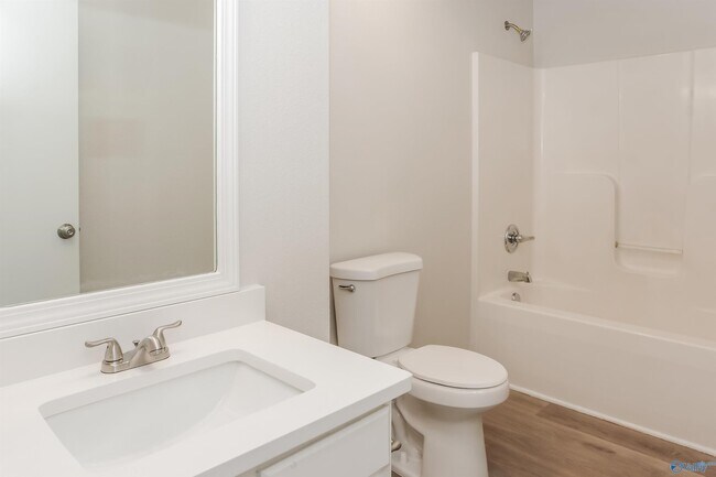 Building Photo - 16709 Wellhouse Dr