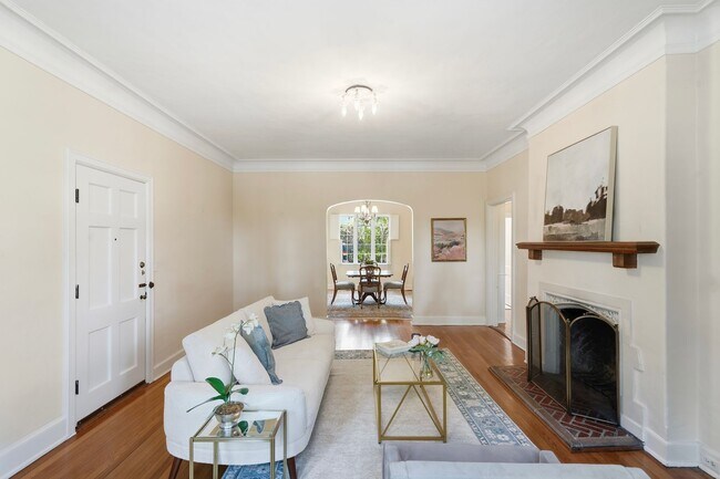 Building Photo - 3319 Pine St