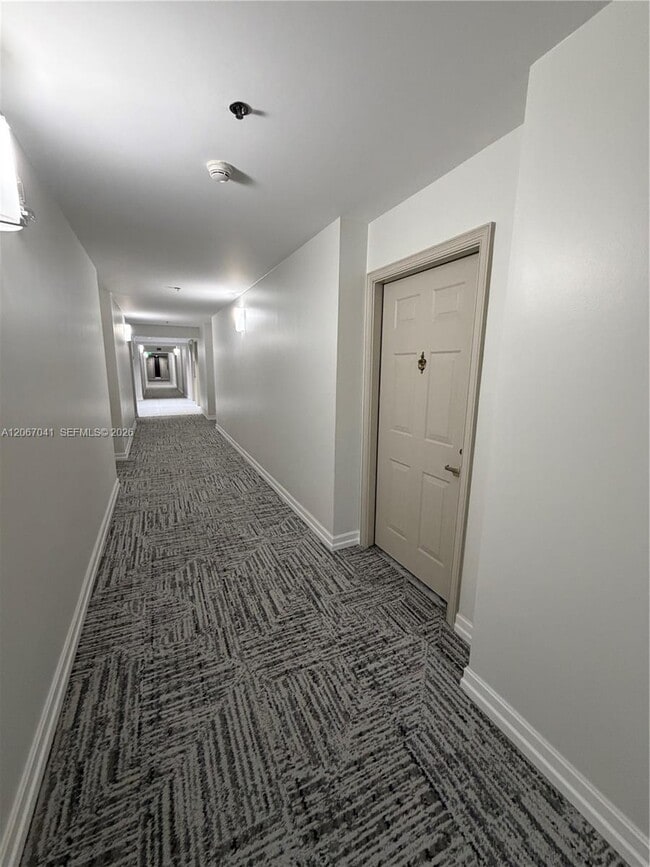 Building Photo - 2665 SW 37th Ave