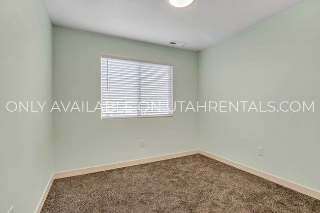 Building Photo - 78 N 300 W St