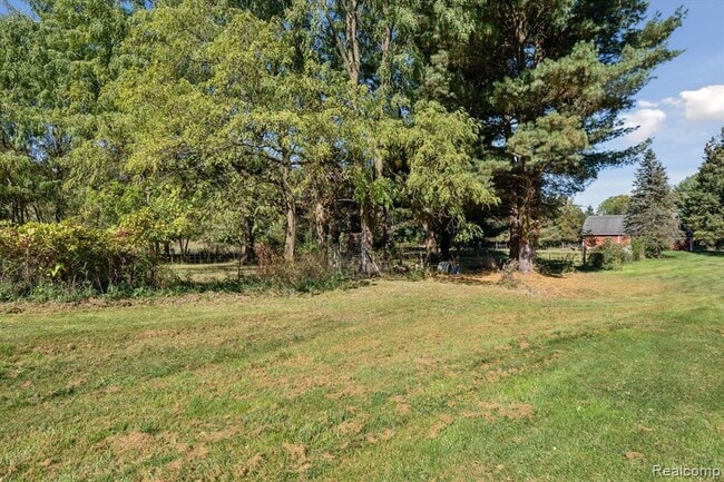 Building Photo - 2860 E Coon Lake Rd