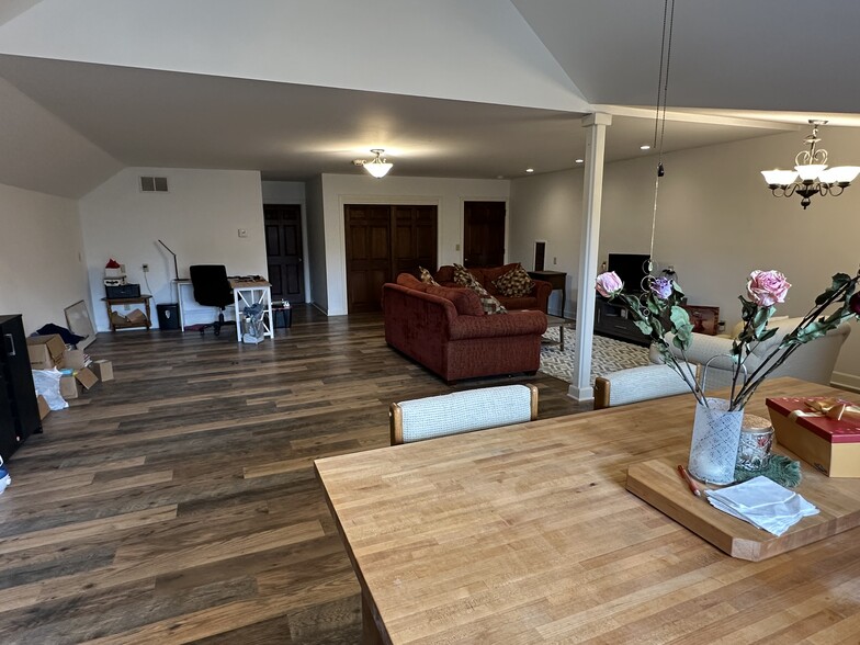 Great room and office/studio - 4664 Hayden Run Rd