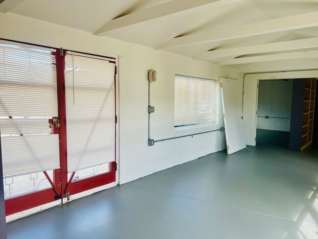 Building Photo - Morrison4008