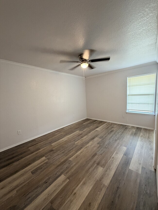 Building Photo - 7326 New Brunswick Dr