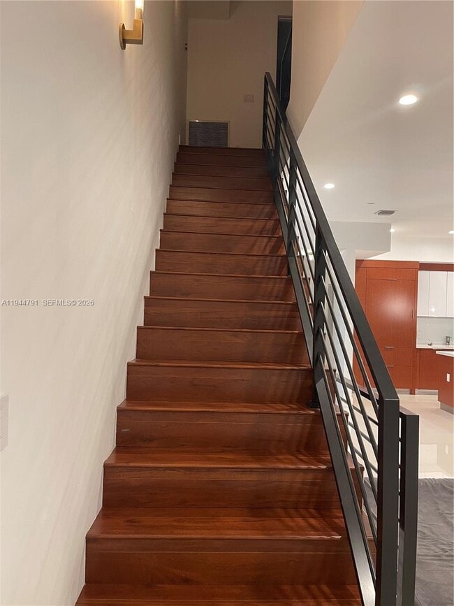 Building Photo - 909 NE 16th Terrace