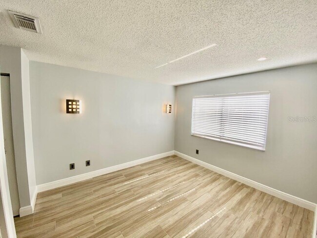 Building Photo - 6126 Curry Ford Rd