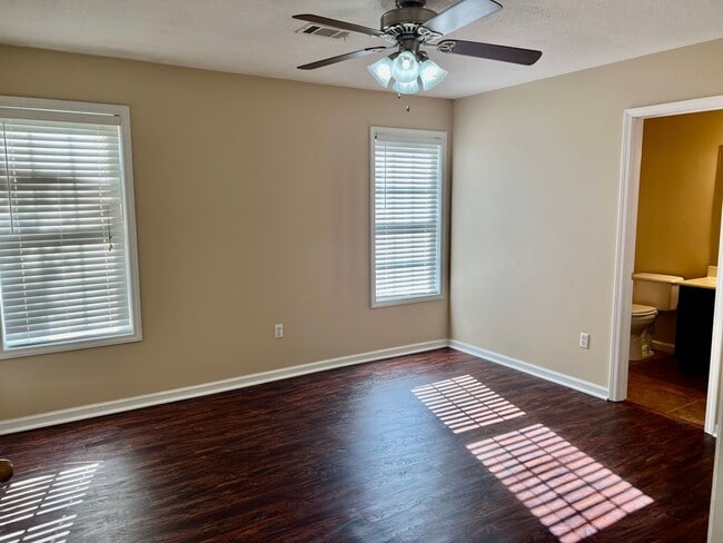 Building Photo - 5611 Prospect Rd