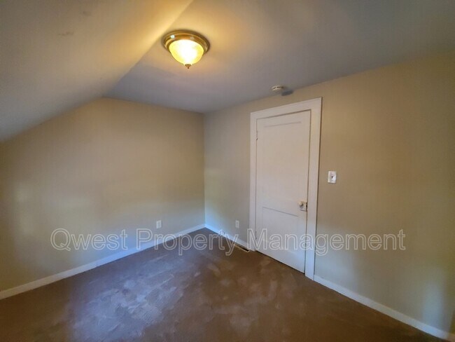 Building Photo - 784 Eleanor St NE