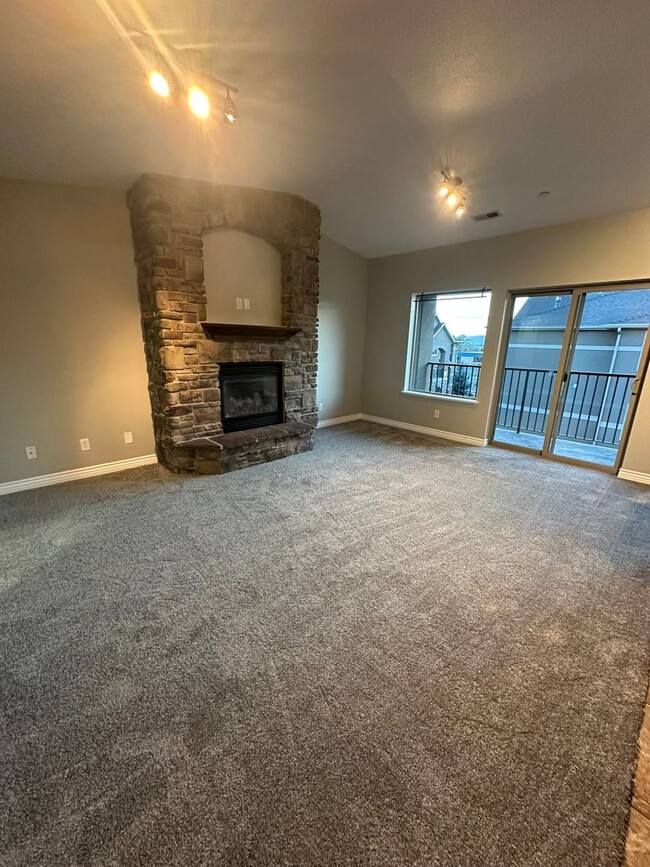 Building Photo - $750 Off Upon Move In! 2 Bed 2 Bath Home f...