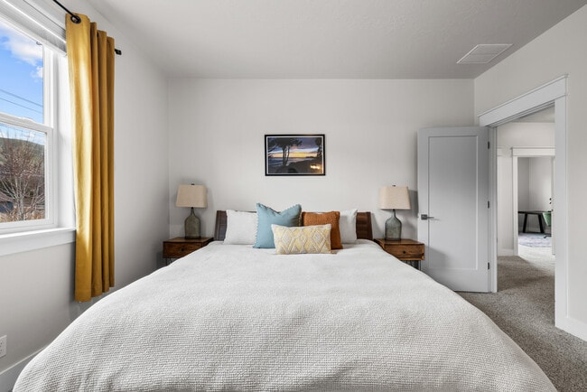 Building Photo - 3340 W Lassen Dr