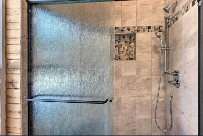 Building Photo - Gorgeous 2 Bed, 1.5 Bath Cabin Retreat on Big Creek