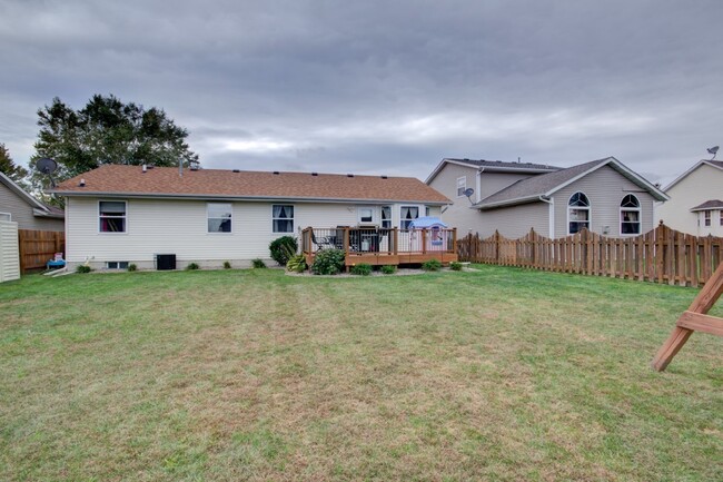 Building Photo - Updated 3 bedroom ranch