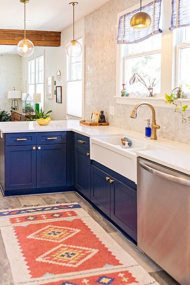 Building Photo - Bull St Bungalow