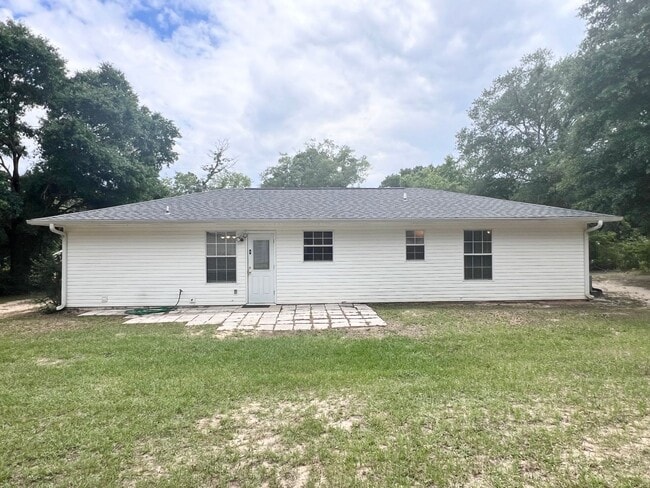 Building Photo - Charming Home - Spacious Lot Near Whiting