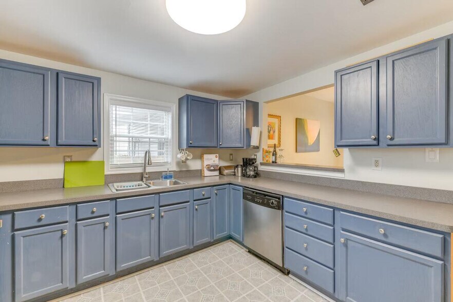 Building Photo - 1913 Dinwiddie Ave