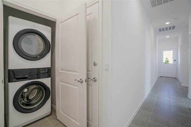 Building Photo - Brand New 3 Bedroom 2 Bath Home in South Ranch