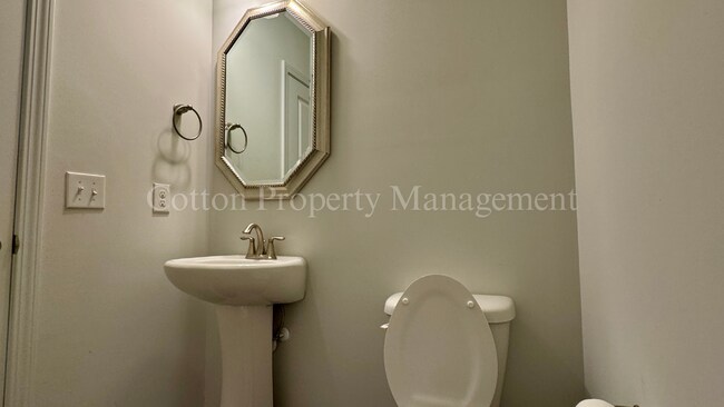 Building Photo - 473 Esthwaite Dr SE