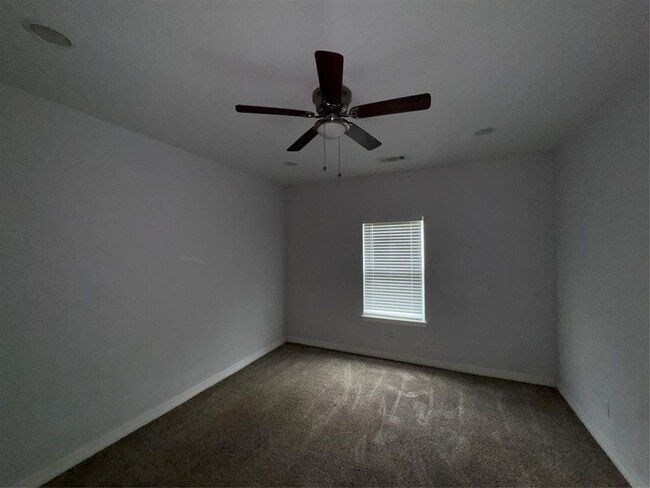 Building Photo - 8205 Oak Knoll Ln