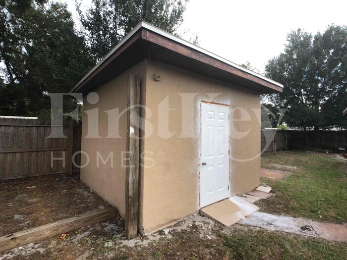 Building Photo - 8035 Robin Rd