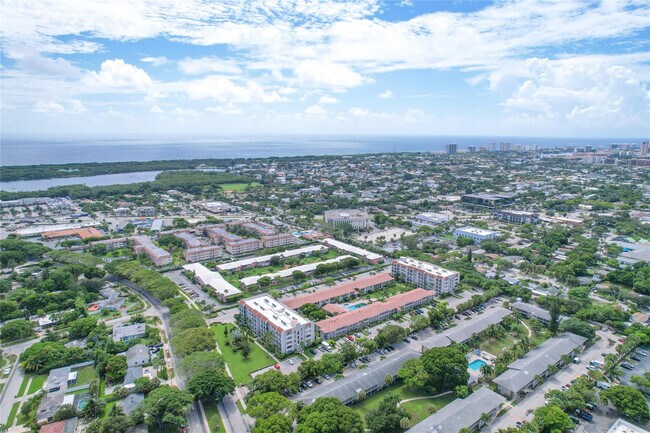 Building Photo - 250 NE 20th St