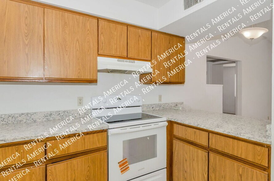 Building Photo - 1366 N Riverview Blvd