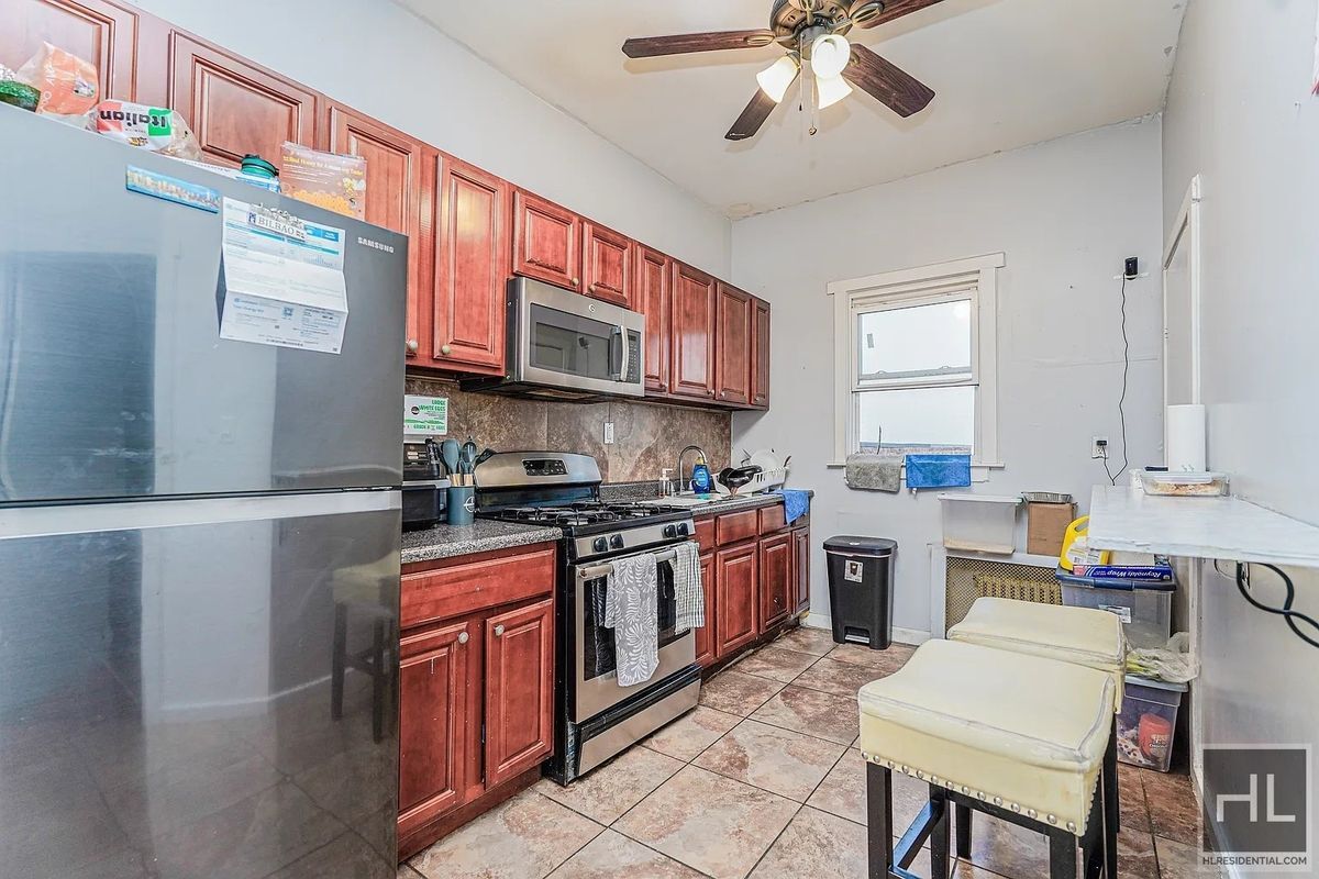 Building Photo - Bay Street