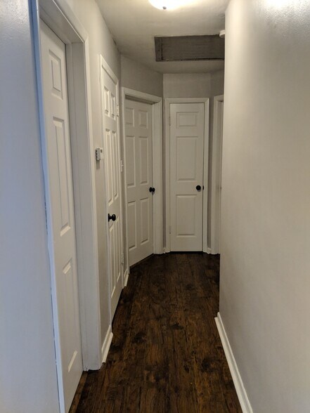 Building Photo - 931 Willowdale Ave