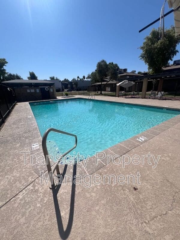 Building Photo - 286 W Palomino Dr