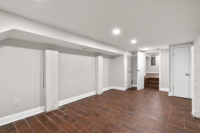 Building Photo - 2429 Ashland Ave