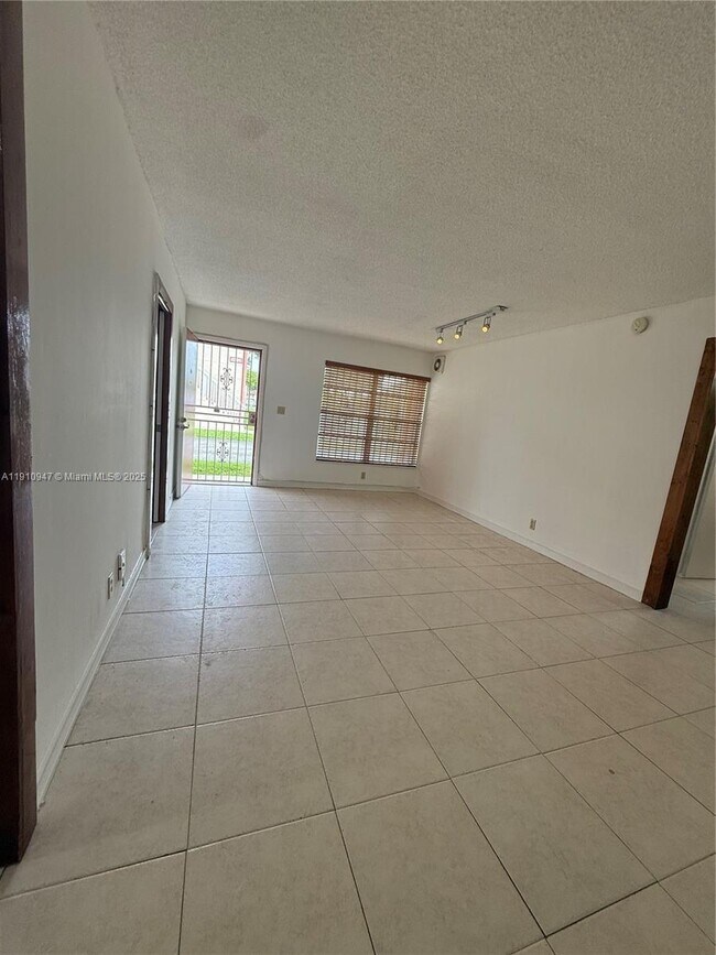 Building Photo - 12810 SW 43rd Dr