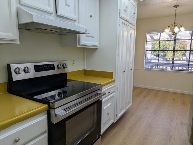 Building Photo - 5069 Cribari Bluff