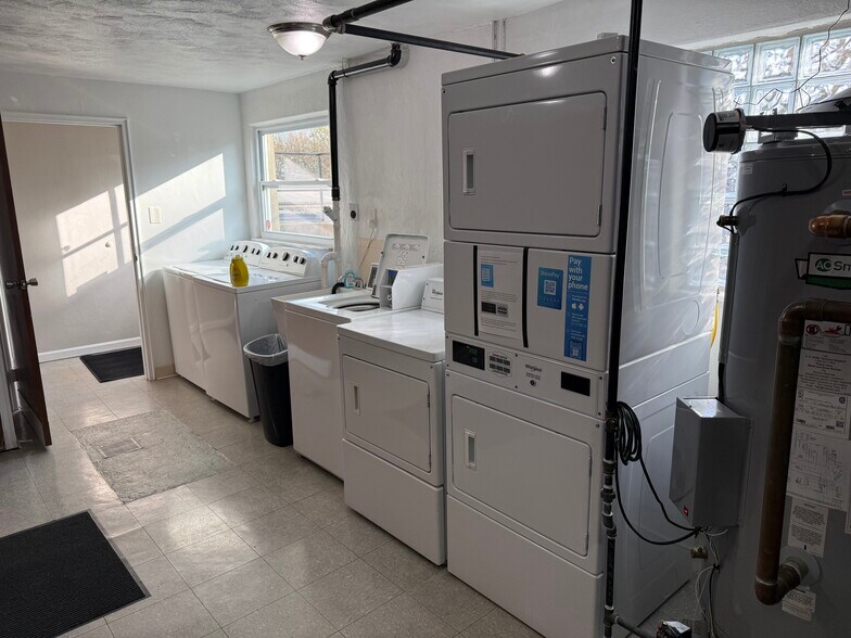 Building Photo - 3313 Camvic Ter