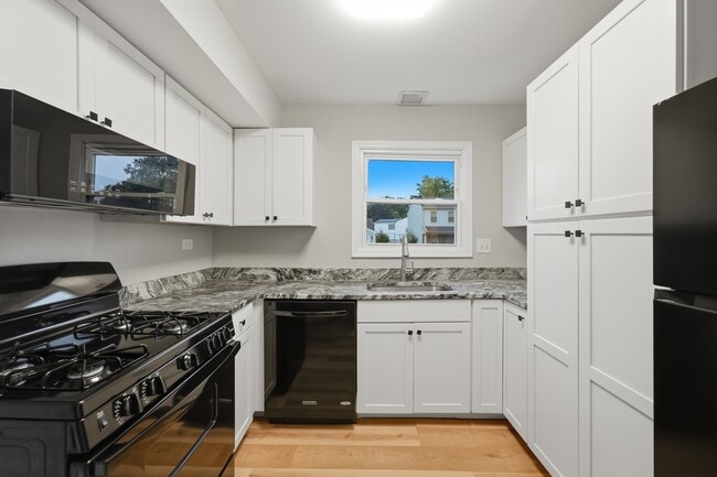 Building Photo - 5039 Chambers Dr