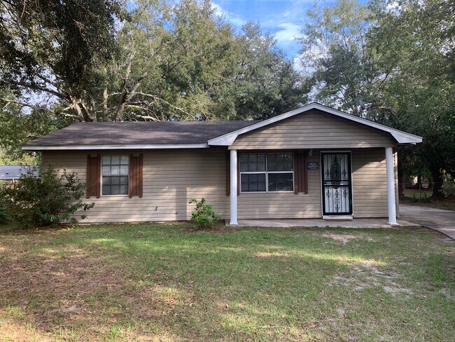 Primary Photo - Move in special !!! 1/2 off First months r...