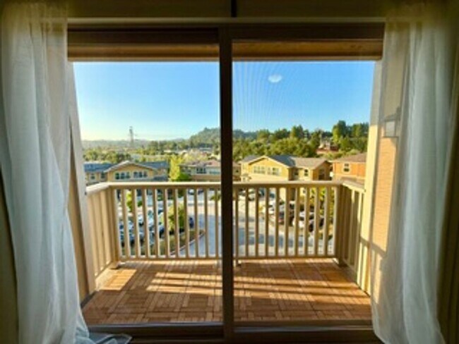 Building Photo - Desirable Scotts Valley Home!