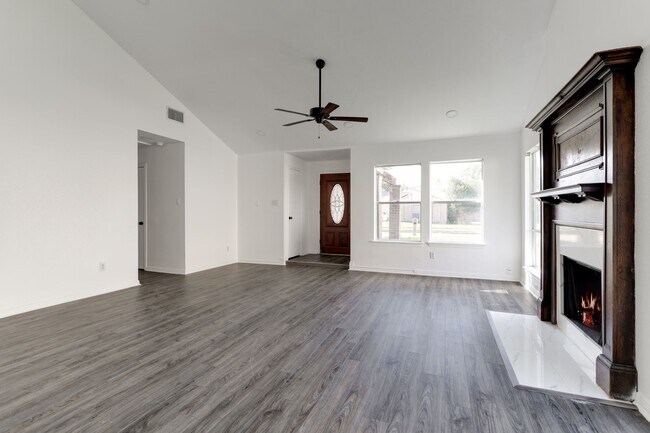 Building Photo - 18326 Autumn Trails Ln