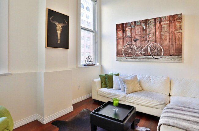 Primary Photo - 907 S Broadway