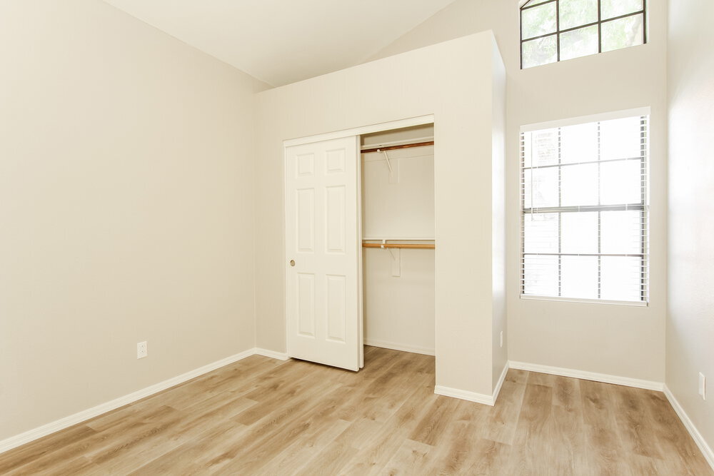 Building Photo - 876 N Terrace Rd