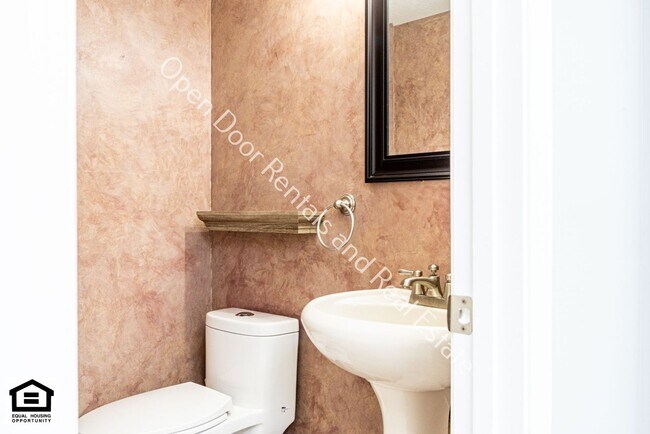 Building Photo - 8218 Fountainhead Dr