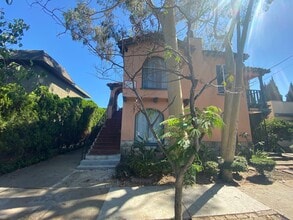 Building Photo - $1,000 Off Your First Month’s Rent! - Char...