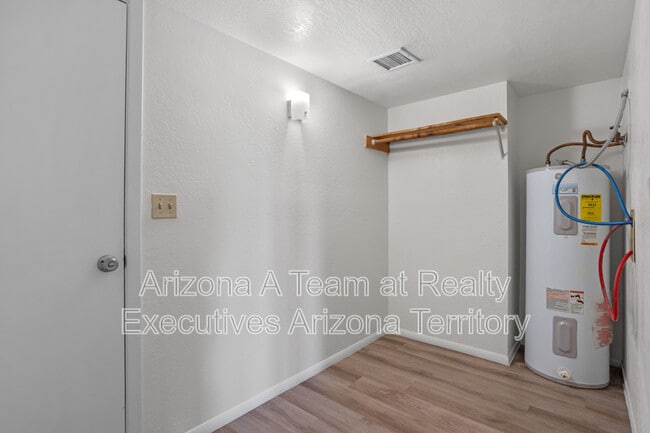 Building Photo - 9413 N Albatross Dr