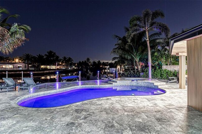 Building Photo - 160 SE 3rd Ct